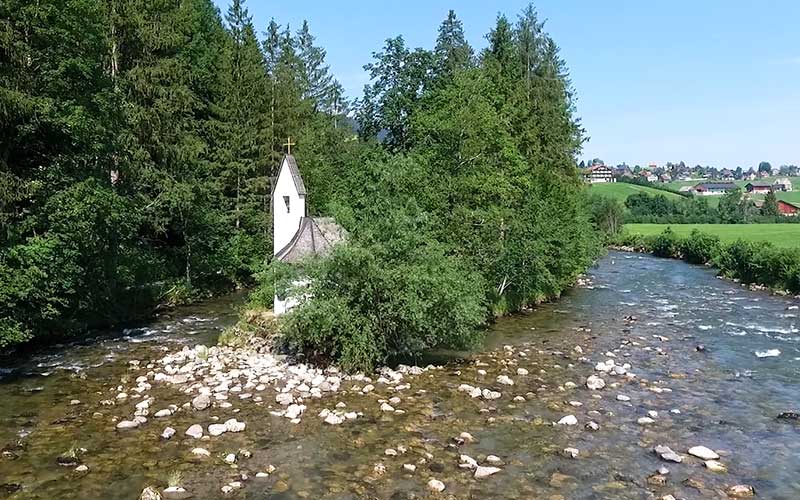 Kapelle auf Flussinsel